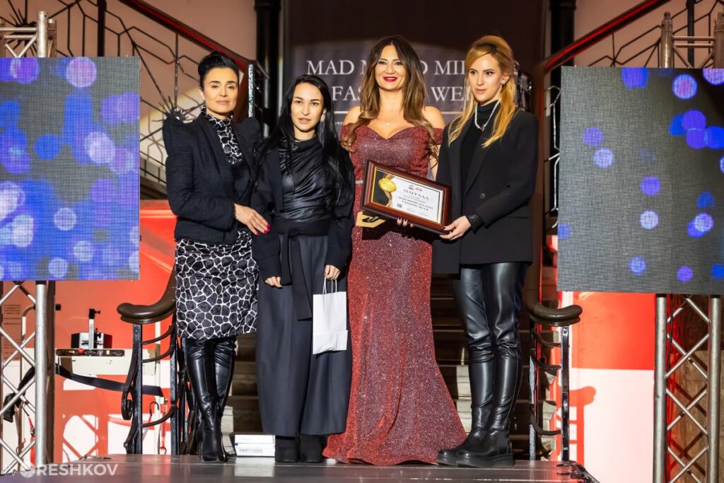 2 снимка Mad Mood Milano Fashion Week